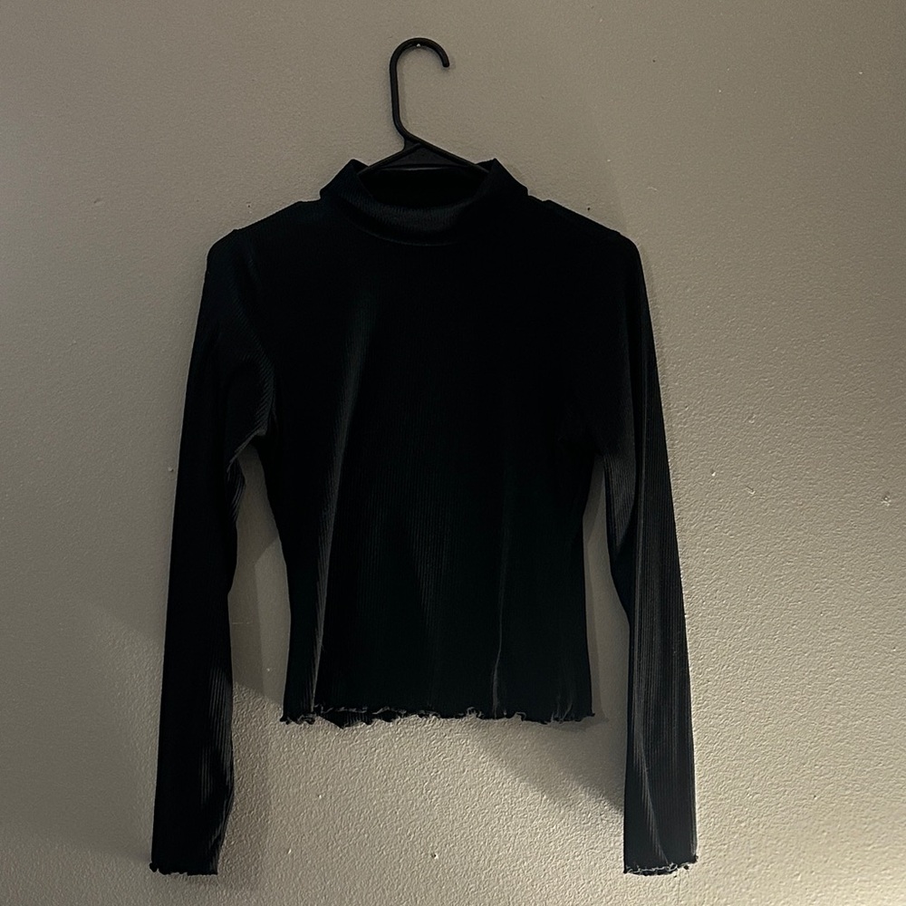 Black Long Sleeve Cropped Women's Top